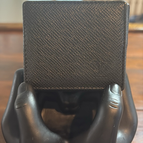 LOUIS VUITTON Taiga Porto Bié Coin Holder - Picture 1 of 11